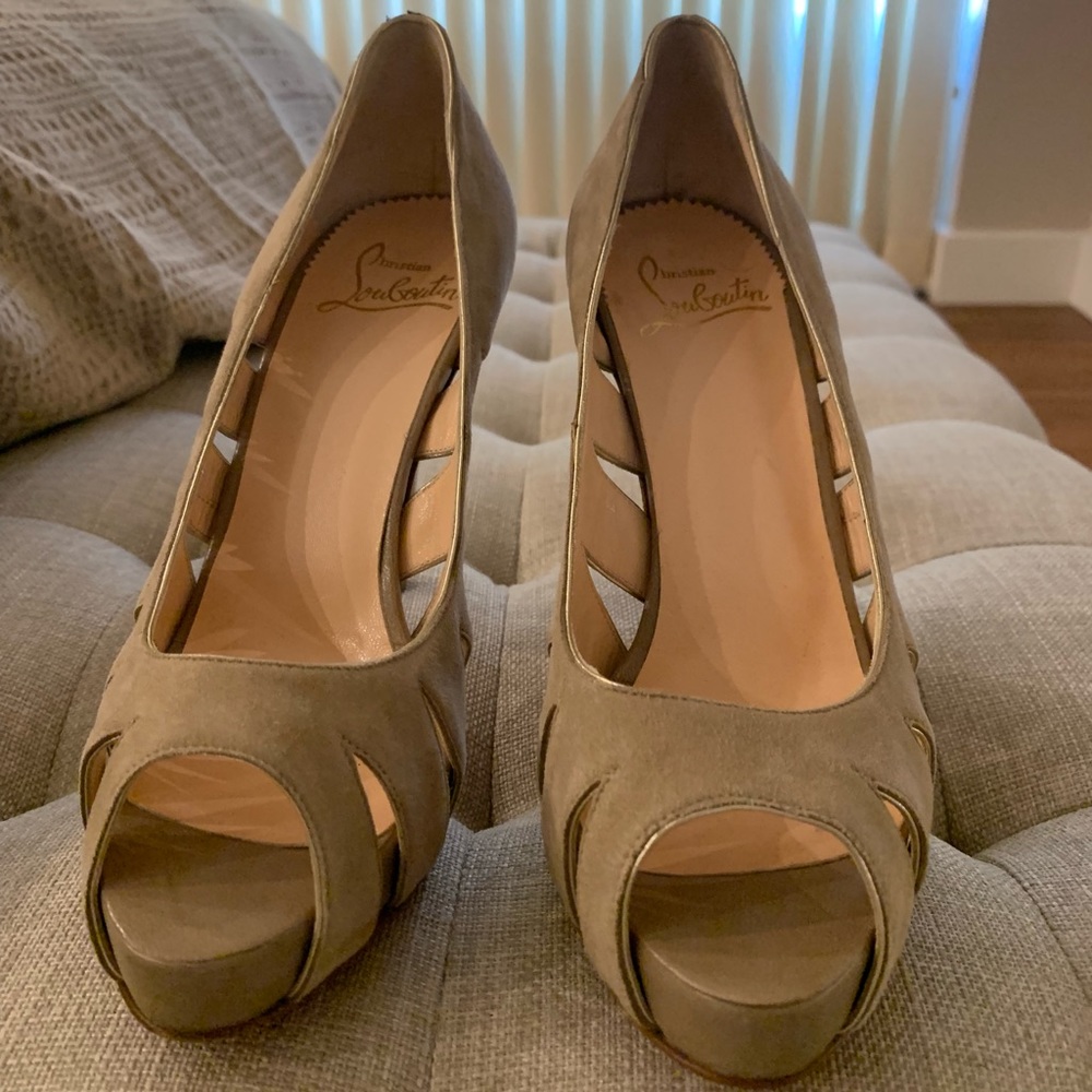 Christian Louboutin Fontanete Tan Suede Pumps